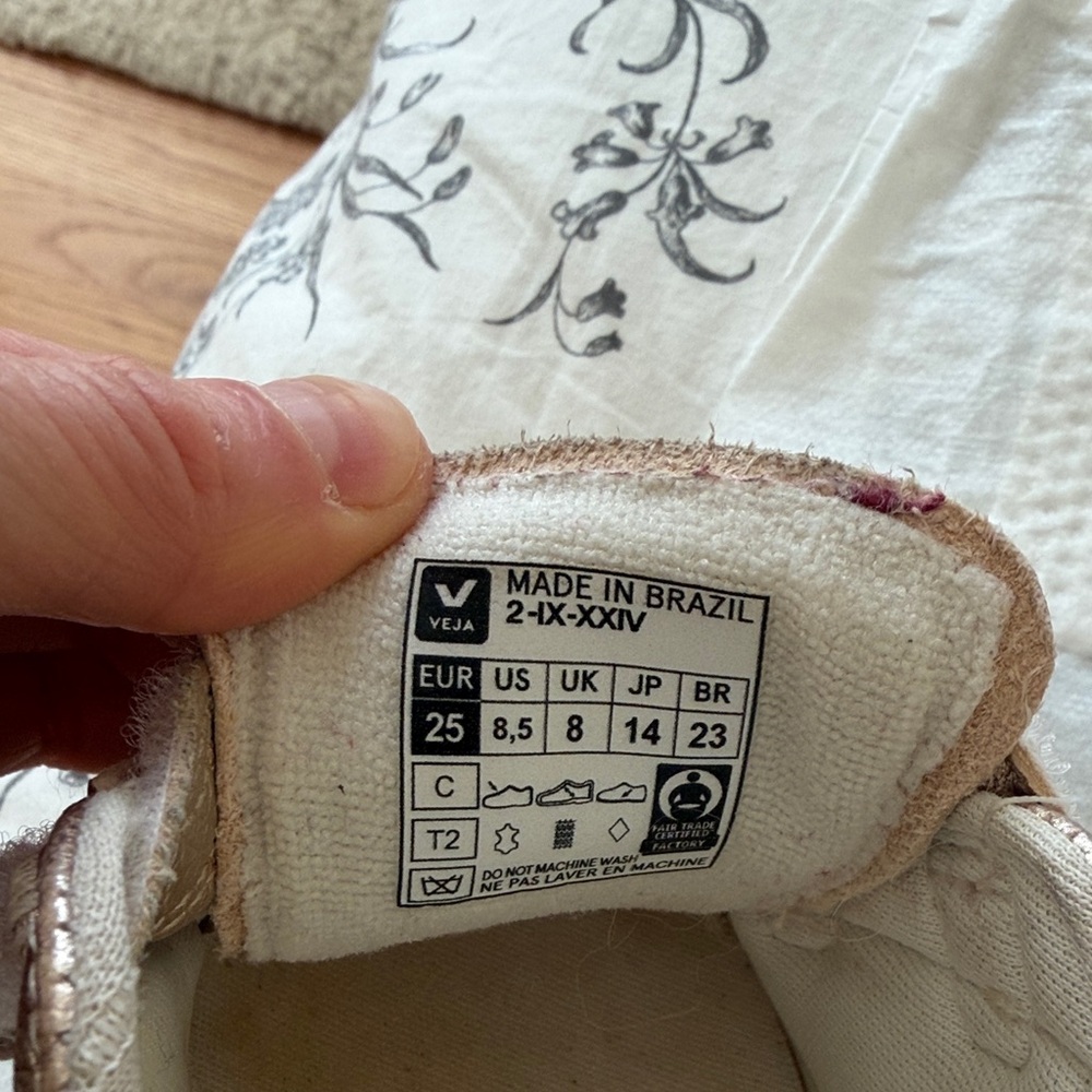 Toddler Veja Esplar Metallic Gold Velcro Sneakers - Picture 7 of 8